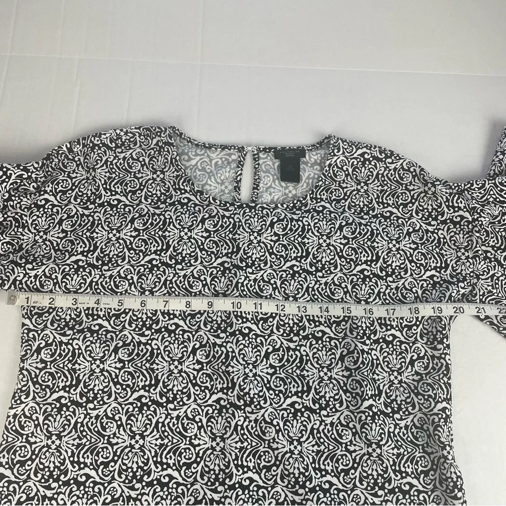 Ann Taylor Short Bell Sleeve Blouse Black White Paisley Scroll Size Small petite - Picture 10 of 11